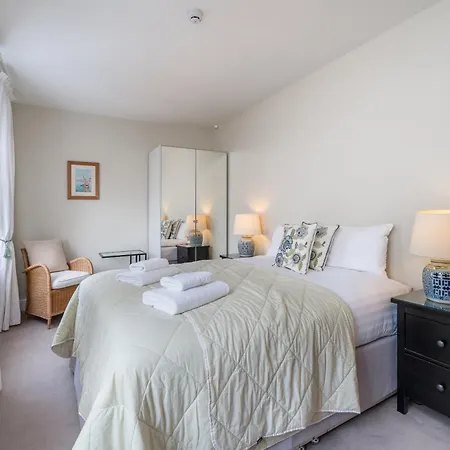 Spacious Flat Near Victoria And Warwick Square Лондон Экстерьер фото