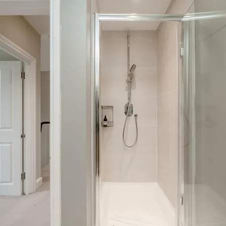 Spacious Flat Near Victoria And Warwick Square Лондон Экстерьер фото