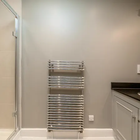Spacious Flat Near Victoria And Warwick Square Лондон Экстерьер фото