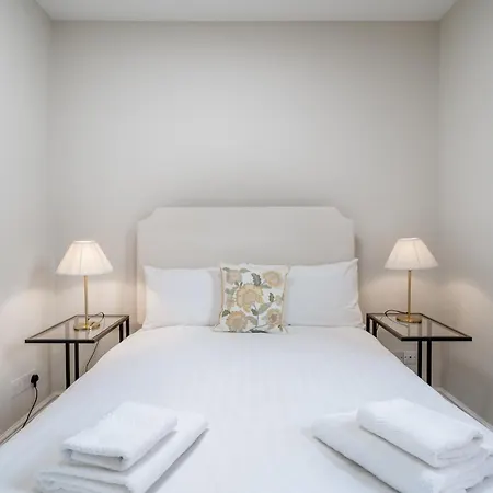 Spacious Flat Near Victoria And Warwick Square Лондон Экстерьер фото