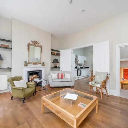 Spacious Flat Near Victoria And Warwick Square Лондон Экстерьер фото
