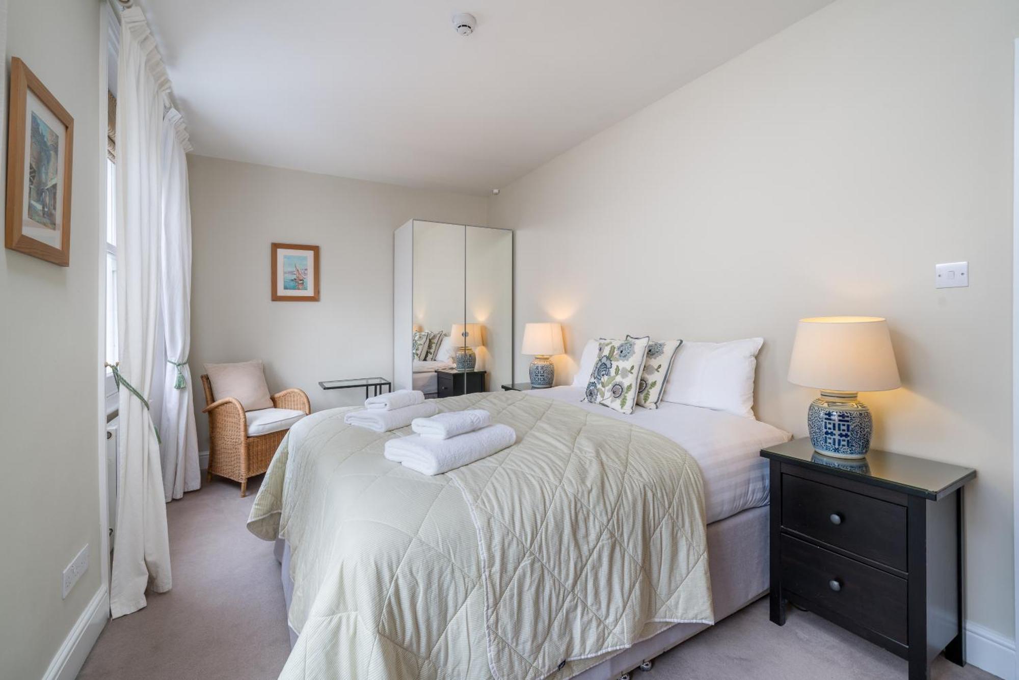 Spacious Flat Near Victoria And Warwick Square Апартаменты *