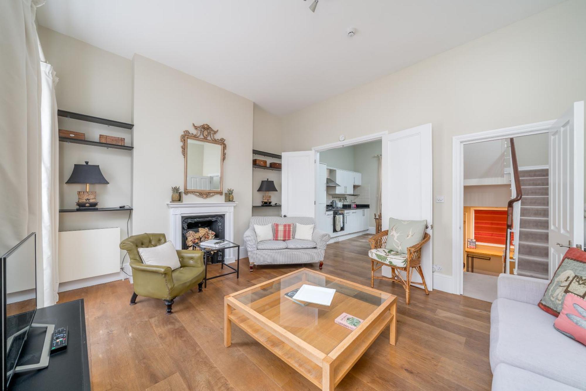 Апартаменты Spacious Flat Near Victoria And Warwick Square Лондон